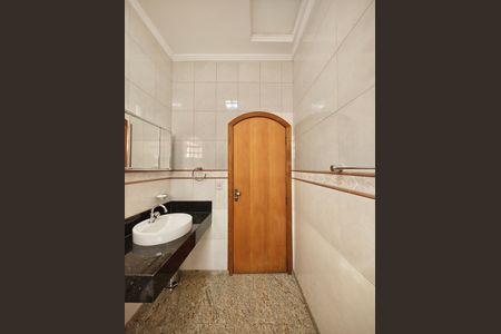 Casa à venda com 132m², 2 quartos e 2 vagasBanheiro social