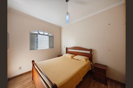 Casa à venda com 132m², 2 quartos e 2 vagasSuíte 