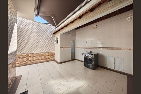 Casa à venda com 132m², 2 quartos e 2 vagasQuintal