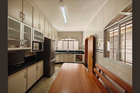 Casa à venda com 132m², 2 quartos e 2 vagasCozinha 