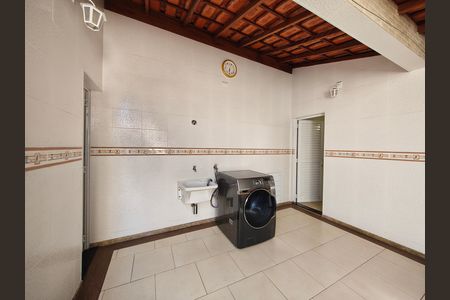 Casa à venda com 132m², 2 quartos e 2 vagasÁrea de serviço 