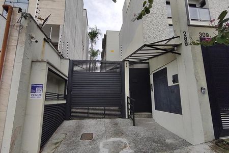 Casa de condomínio à venda com 114m², 2 quartos e 2 vagas Casa de condomínio à venda com 114m², 2 quartos e 2 vagasFachada