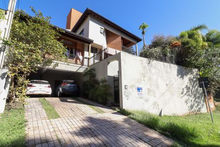Casa de condomínio à venda com 319m², 3 quartos e 4 vagas