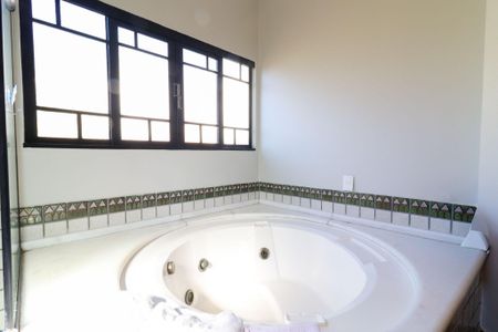 Casa de condomínio à venda com 319m², 3 quartos e 4 vagas