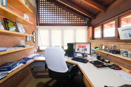 Casa de condomínio à venda com 319m², 3 quartos e 4 vagas