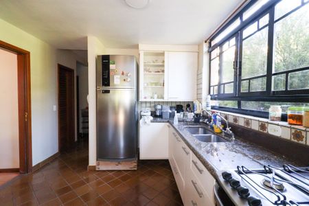 Casa de condomínio à venda com 319m², 3 quartos e 4 vagas