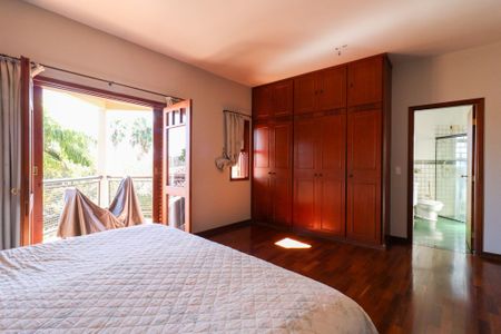 Casa de condomínio à venda com 319m², 3 quartos e 4 vagas