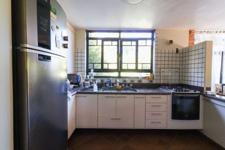Casa de condomínio à venda com 319m², 3 quartos e 4 vagas