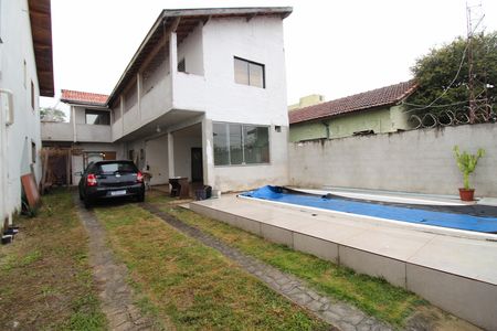 Casa para alugar com 200m², 3 quartos e 5 vagasQuintal