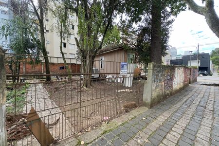 Casa à venda com 437m², 2 quartos e 3 vagas Casa à venda com 437m², 2 quartos e 3 vagasFachada