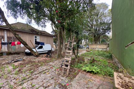 Casa à venda com 437m², 2 quartos e 3 vagas Casa à venda com 437m², 2 quartos e 3 vagasQuintal de esquina