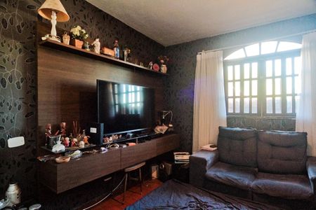 Casa à venda com 230m², 1 quarto e 2 vagasSala