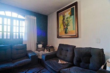 Casa à venda com 230m², 1 quarto e 2 vagasSala