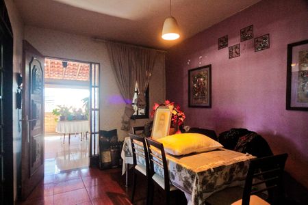 Casa à venda com 230m², 1 quarto e 2 vagasSala