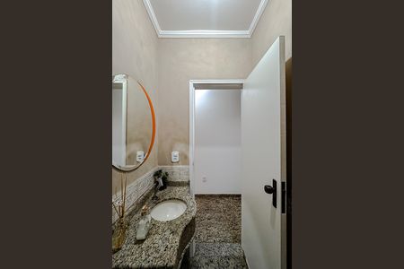 Casa à venda com 258m², 4 quartos e 7 vagas Casa à venda com 258m², 4 quartos e 7 vagasLavabo