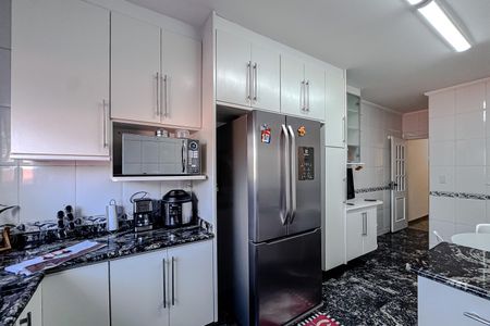Casa à venda com 258m², 4 quartos e 7 vagas Casa à venda com 258m², 4 quartos e 7 vagasCozinha