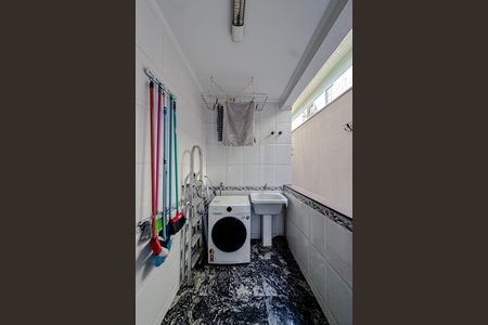 Casa à venda com 258m², 4 quartos e 7 vagas Casa à venda com 258m², 4 quartos e 7 vagasÁrea de Serviço