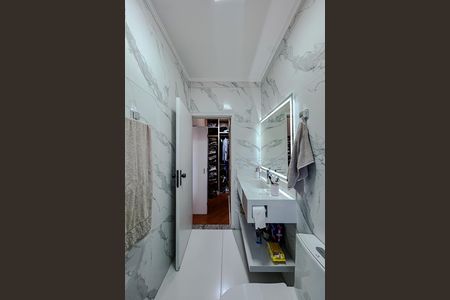 Casa à venda com 258m², 4 quartos e 7 vagas Casa à venda com 258m², 4 quartos e 7 vagasBanheiro da Suíte
