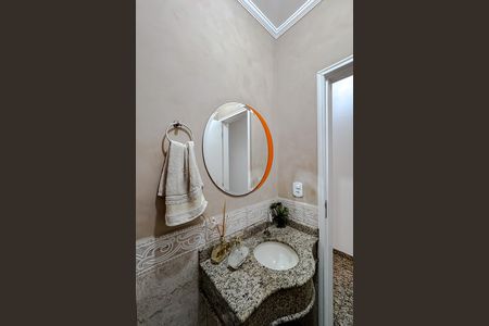 Casa à venda com 258m², 4 quartos e 7 vagas Casa à venda com 258m², 4 quartos e 7 vagasLavabo