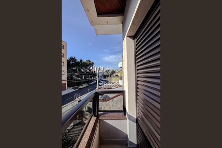 Casa à venda com 258m², 4 quartos e 7 vagas Casa à venda com 258m², 4 quartos e 7 vagasQuarto 2 - Varanda