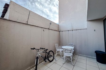 Casa à venda com 258m², 4 quartos e 7 vagas Casa à venda com 258m², 4 quartos e 7 vagasÁrea externa