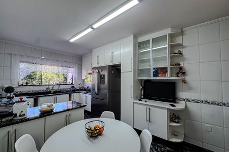Casa à venda com 258m², 4 quartos e 7 vagas Casa à venda com 258m², 4 quartos e 7 vagasCozinha