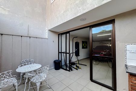 Casa à venda com 258m², 4 quartos e 7 vagas Casa à venda com 258m², 4 quartos e 7 vagasÁrea externa