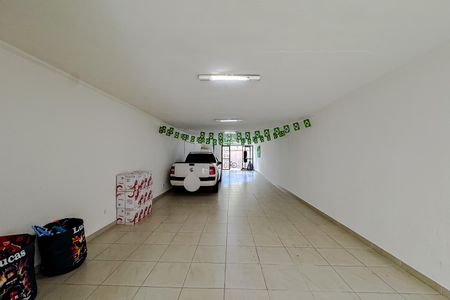 Casa à venda com 258m², 4 quartos e 7 vagas Casa à venda com 258m², 4 quartos e 7 vagasGaragem