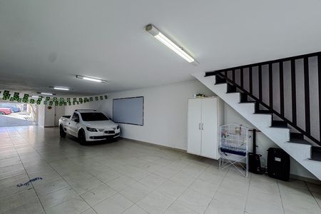 Casa à venda com 258m², 4 quartos e 7 vagas Casa à venda com 258m², 4 quartos e 7 vagasGaragem