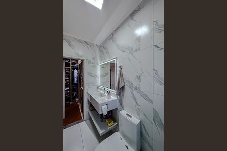 Casa à venda com 258m², 4 quartos e 7 vagas Casa à venda com 258m², 4 quartos e 7 vagasBanheiro da Suíte