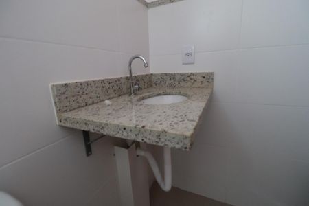 Apartamento para alugar com 58m², 2 quartos e 1 vagaBanheiro social 