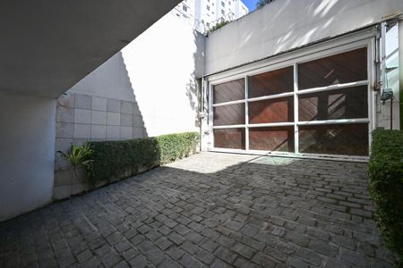 Garagem de casa à venda com 4 quartos, 395m² em Paraisópolis, São Paulo