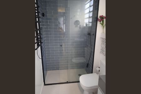 Banheiro de kitnet/studio à venda com 1 quarto, 24m² em República, São Paulo