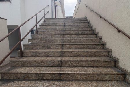 Escada de entrada de casa à venda com 2 quartos, 95m² em Vila Gustavo, São Paulo