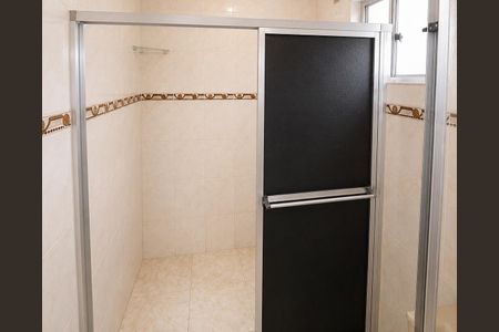 Banheiro de apartamento à venda com 2 quartos, 55m² em Conjunto Residencial José Bonifácio, São Paulo