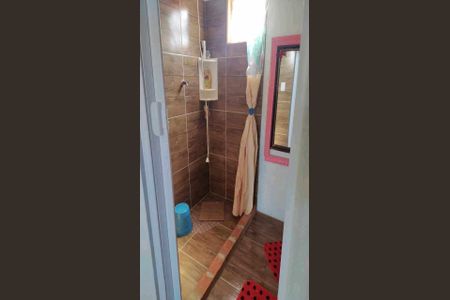 Banheiro de casa à venda com 2 quartos, 120m² em Guajuviras, Canoas