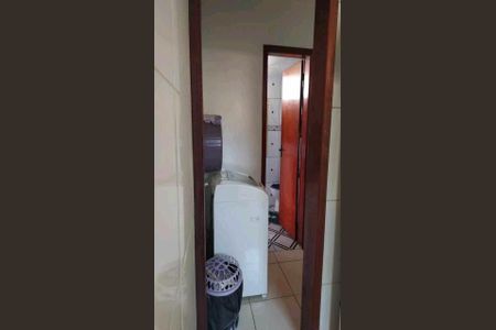 Banheiro de casa à venda com 2 quartos, 120m² em Guajuviras, Canoas