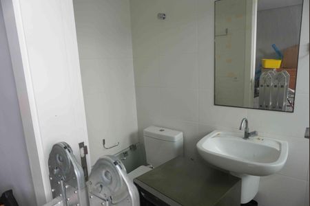 Casa de condomínio à venda com 390m², 4 quartos e 4 vagasBanheiro de serviço
