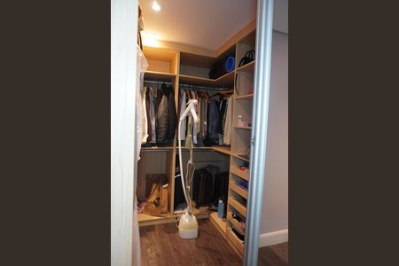 Casa de condomínio à venda com 390m², 4 quartos e 4 vagasCloset da suíte 2
