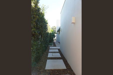 Casa de condomínio à venda com 390m², 4 quartos e 4 vagasCorredor Lateral Esquerdo