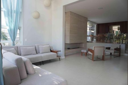 Sala de Estar de casa de condomínio à venda com 4 quartos, 390m² em Residencial Seis (alphaville), Santana de Parnaíba