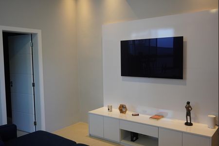 Casa de condomínio à venda com 390m², 4 quartos e 4 vagasSala de TV