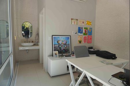 Casa de condomínio à venda com 390m², 4 quartos e 4 vagasEscritório