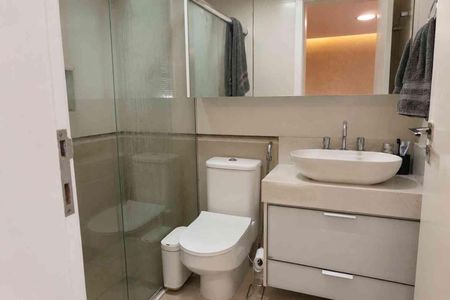Casa de condomínio à venda com 390m², 4 quartos e 4 vagas Casa de condomínio à venda com 390m², 4 quartos e 4 vagasBanheiro da Suíte 3