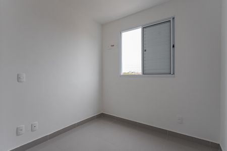 Quarto 2 de apartamento para alugar com 2 quartos, 45m² em Jardim Itu, Porto Alegre