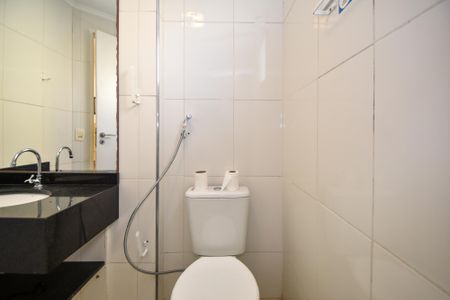 banheiro de kitnet/studio para alugar com 1 quarto, 33m² em Pinheiros, São Paulo