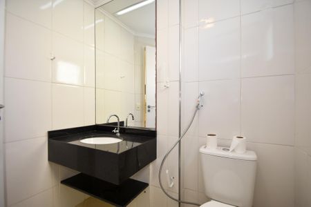 banheiro de kitnet/studio para alugar com 1 quarto, 33m² em Pinheiros, São Paulo
