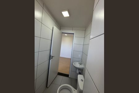 Banheiro de apartamento para alugar com 1 quarto, 41m² em Parque Santa Rosa, Suzano