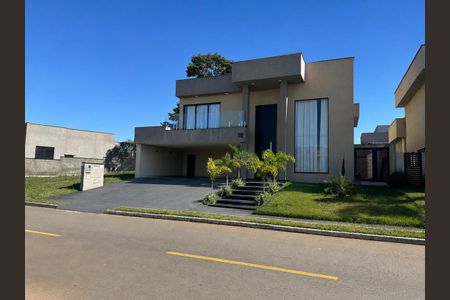 Casa de condomínio para alugar com 402m², 4 quartos e 6 vagas Casa de condomínio para alugar com 402m², 4 quartos e 6 vagasFachada