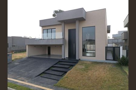 Casa de condomínio para alugar com 402m², 4 quartos e 6 vagas Casa de condomínio para alugar com 402m², 4 quartos e 6 vagasFachada